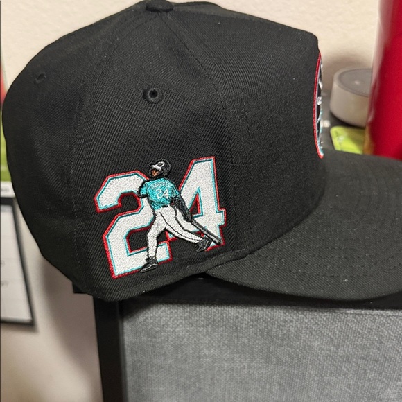 Seattle Mariners Hat - Picture 2 of 5